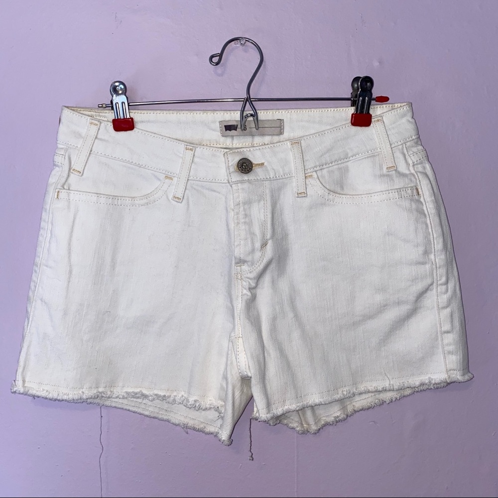White Levi’s Shorts
